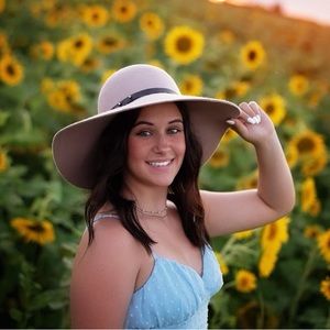 Meet your Posher, Mikaela